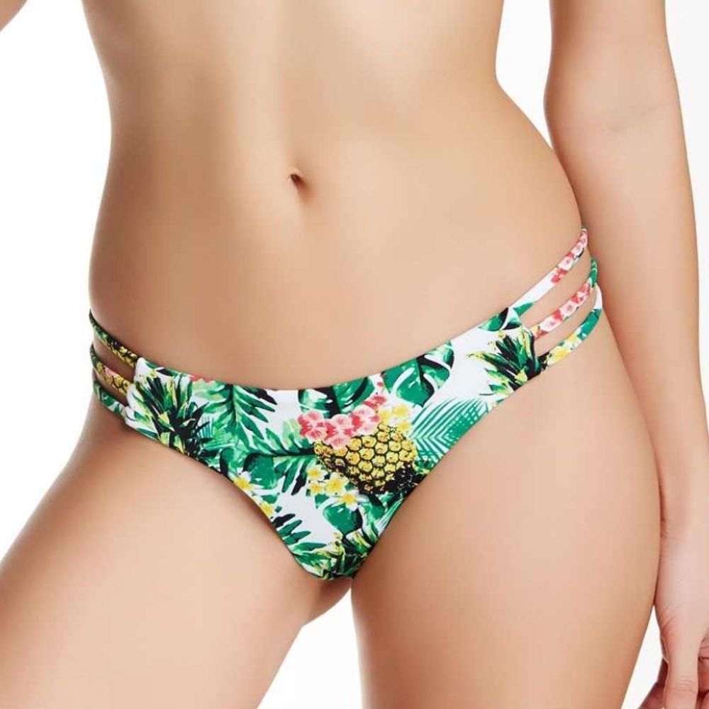 Sole East Swim ‘Rincoin’ pineapple bikini bottoms